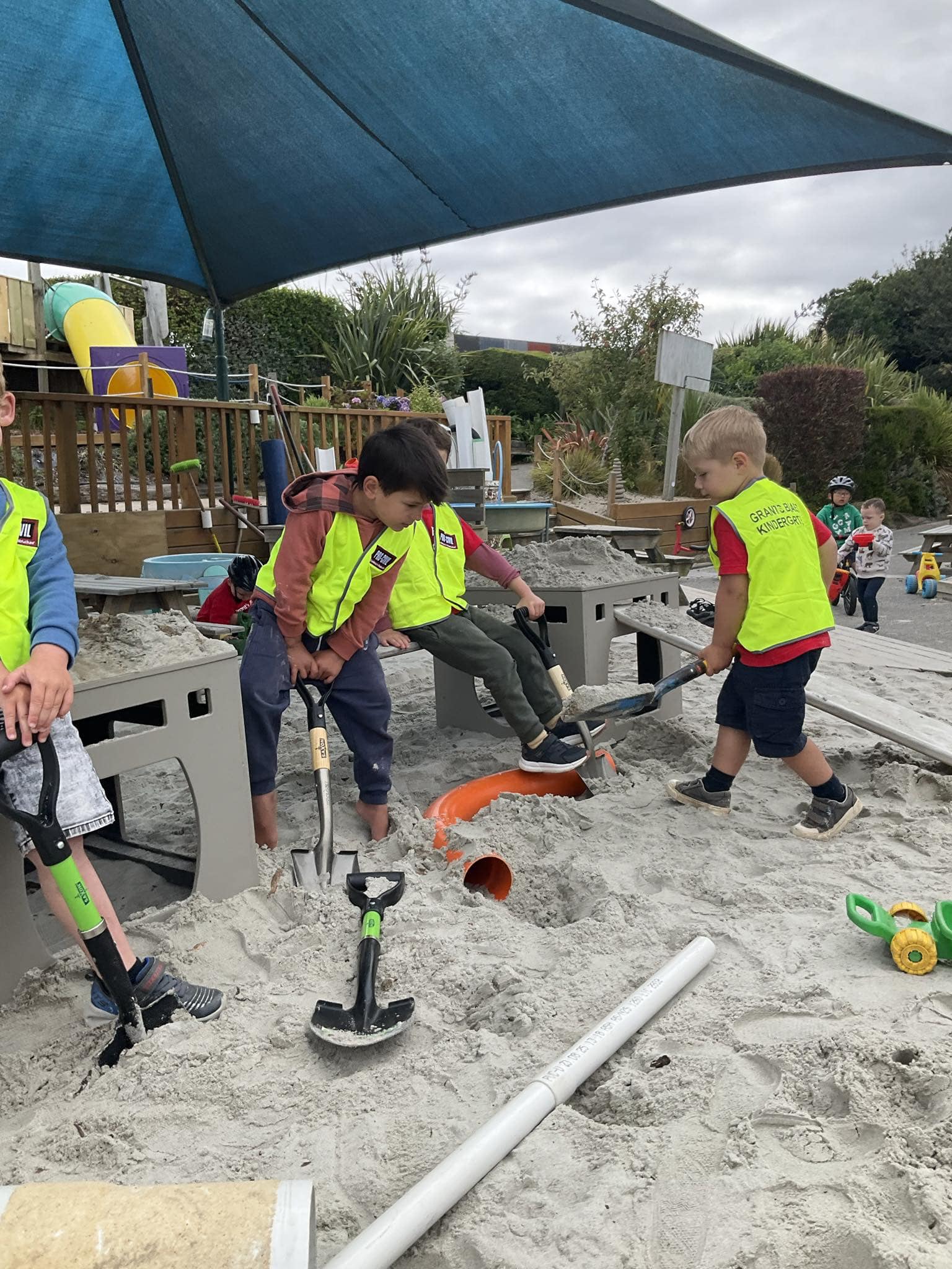 The young ones getting amongst the tools at the Grants Braes Kindergarten